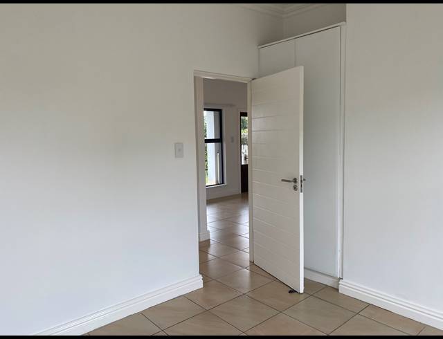 2 BEDROOM TOWNHOUSE TO LET IN PALM LAKES ESTATE
